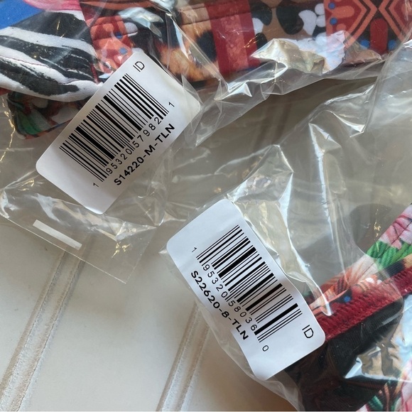 Venus Heavenly Halter Top Bikini Set Mid Rise Bottom Red Size Medium 8 NWT - Picture 8 of 12